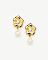 Eny Puffy Daisy Pearl Drop Earrings | 18k Gold Plated/Pearl