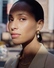 Eny Puffy Daisy Pearl Drop Earrings | 18k Gold Plated/Pearl