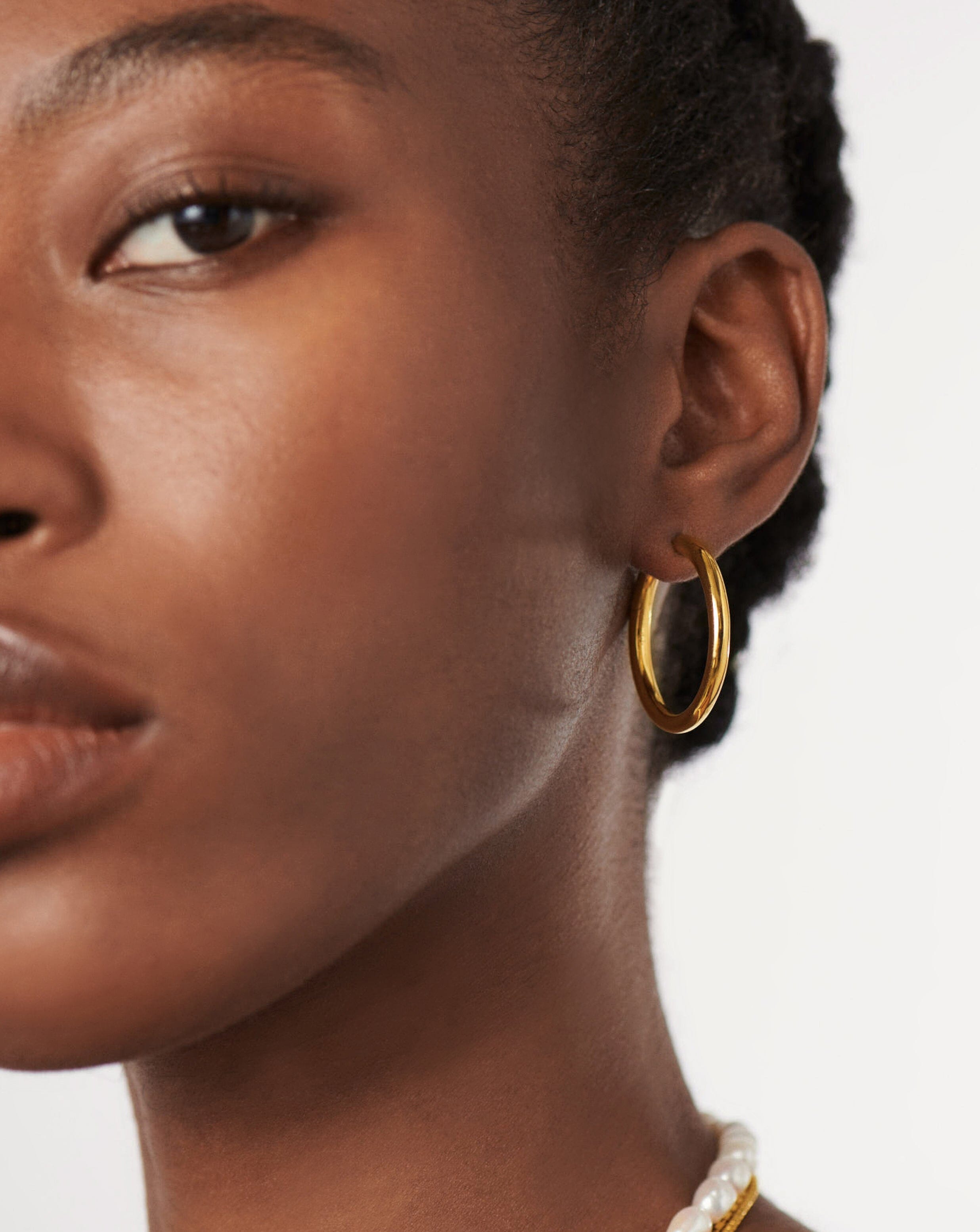 Classic Tunnel Medium Hoop Earrings | 18k Gold Plated