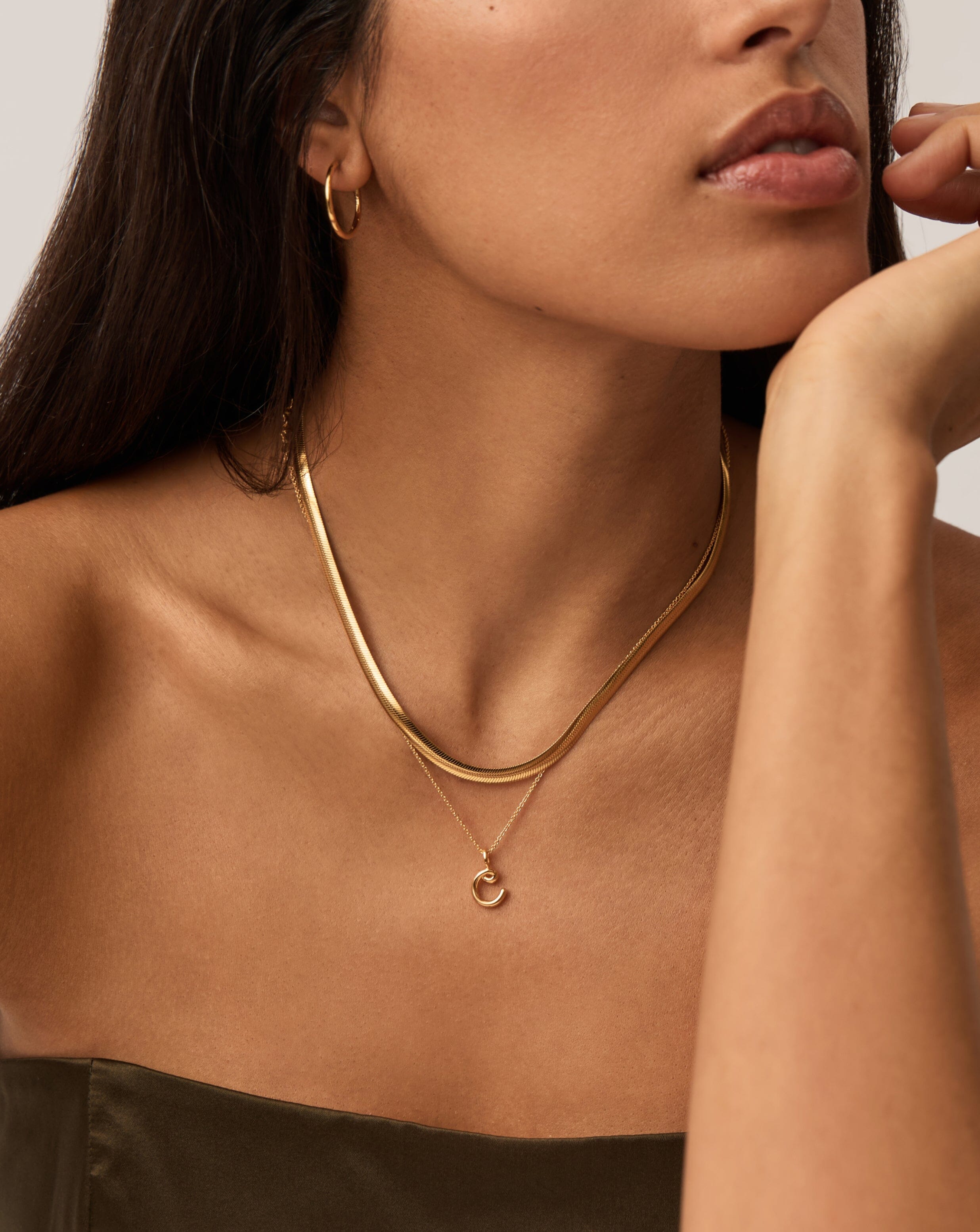 Curly Molten Mini Initial Necklace - C |18k Gold Vermeil