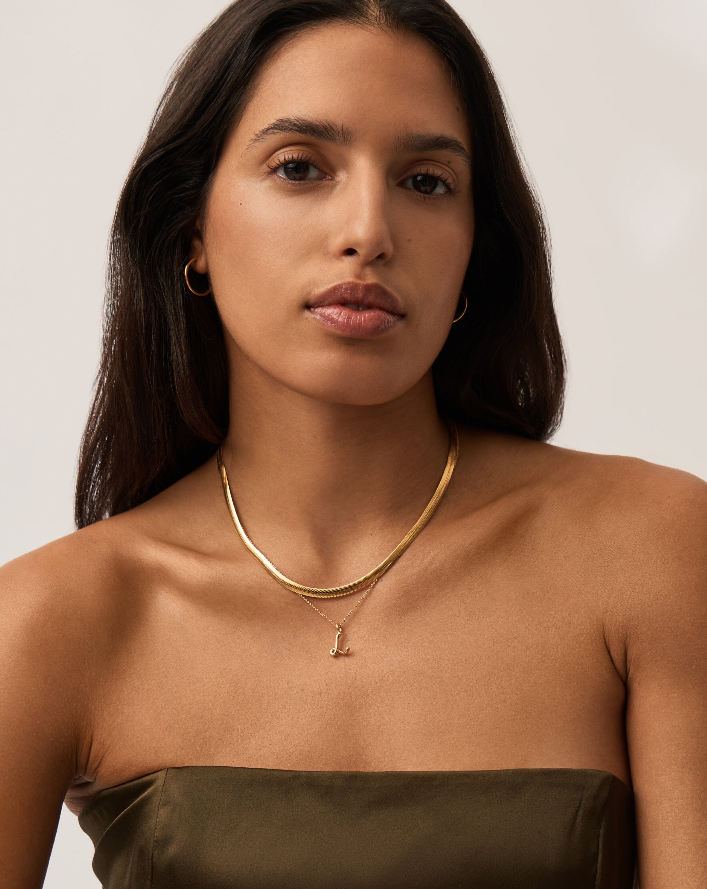 Curly Molten Mini Initial Necklace - L |18k Gold Vermeil