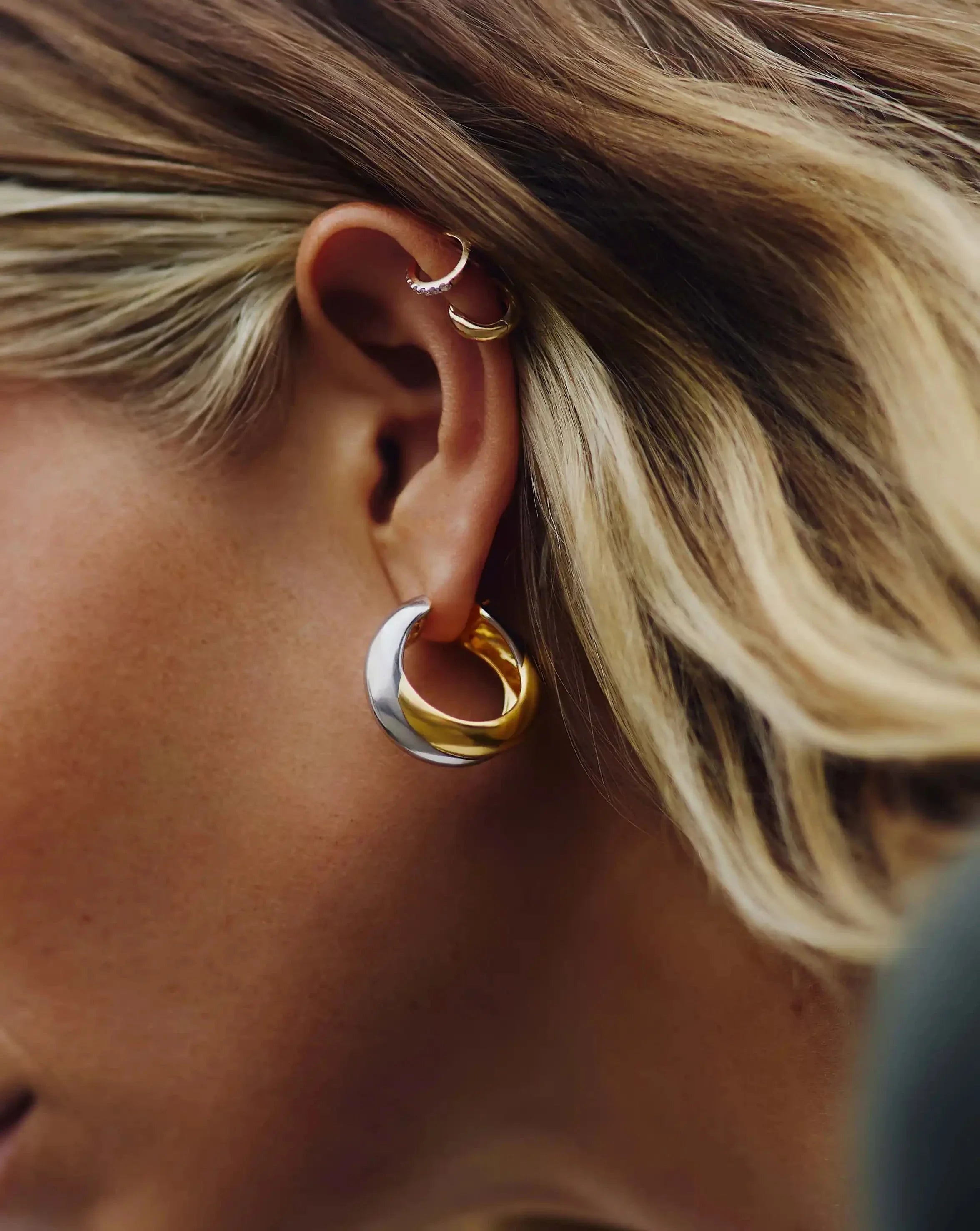 Lucy Williams Chunky Medium Entwine Hoop Earrings | Mixed Metal