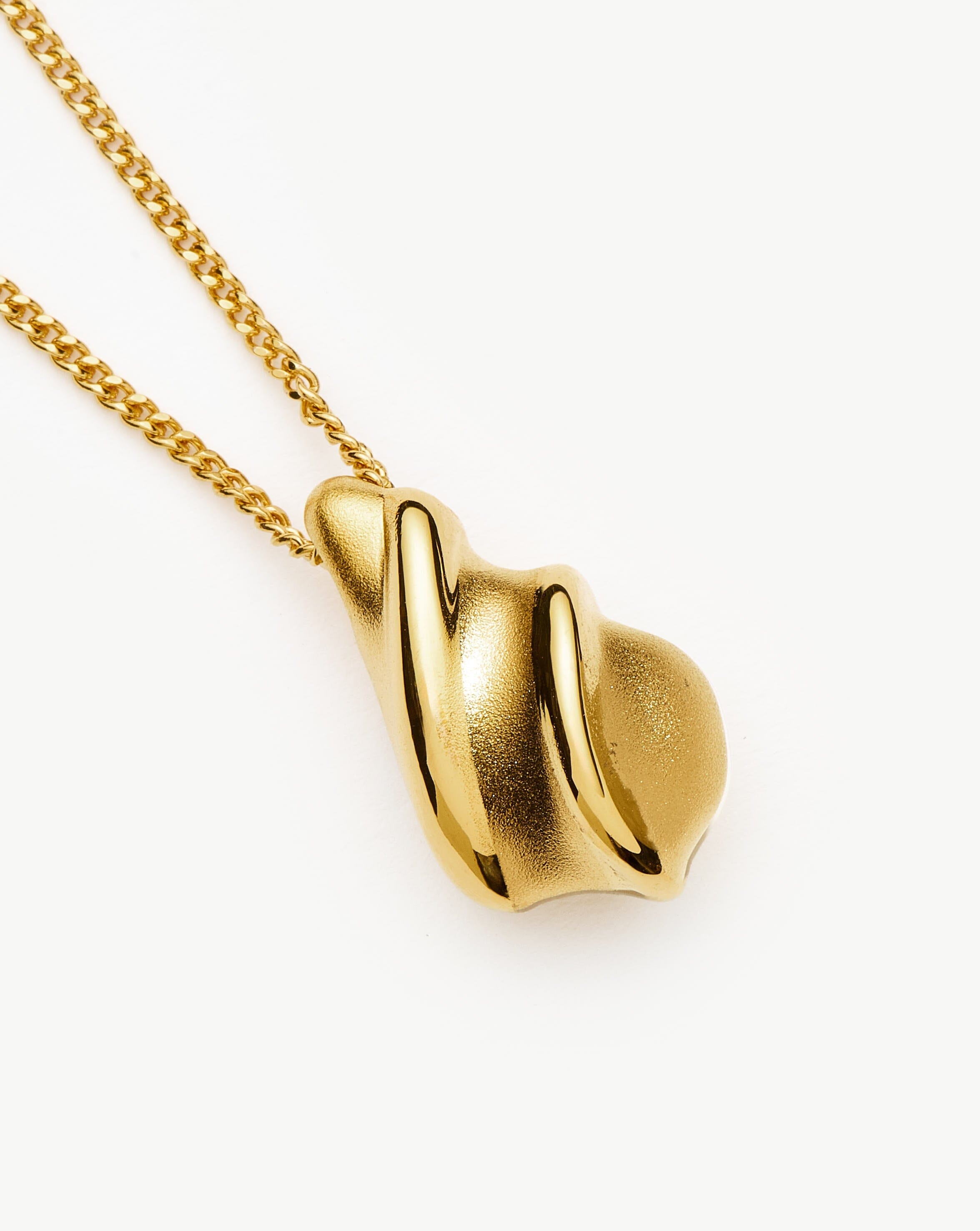 Savi Ridge Droplet Pendant Necklace | 18k Gold Plated
