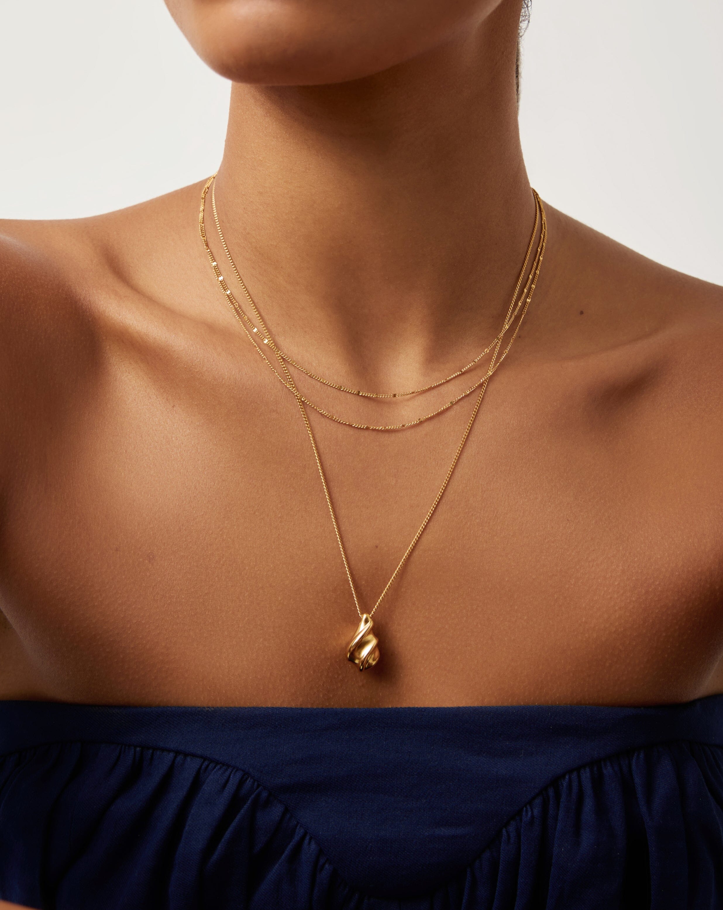 Savi Ridge Droplet Pendant Necklace | 18k Gold Plated
