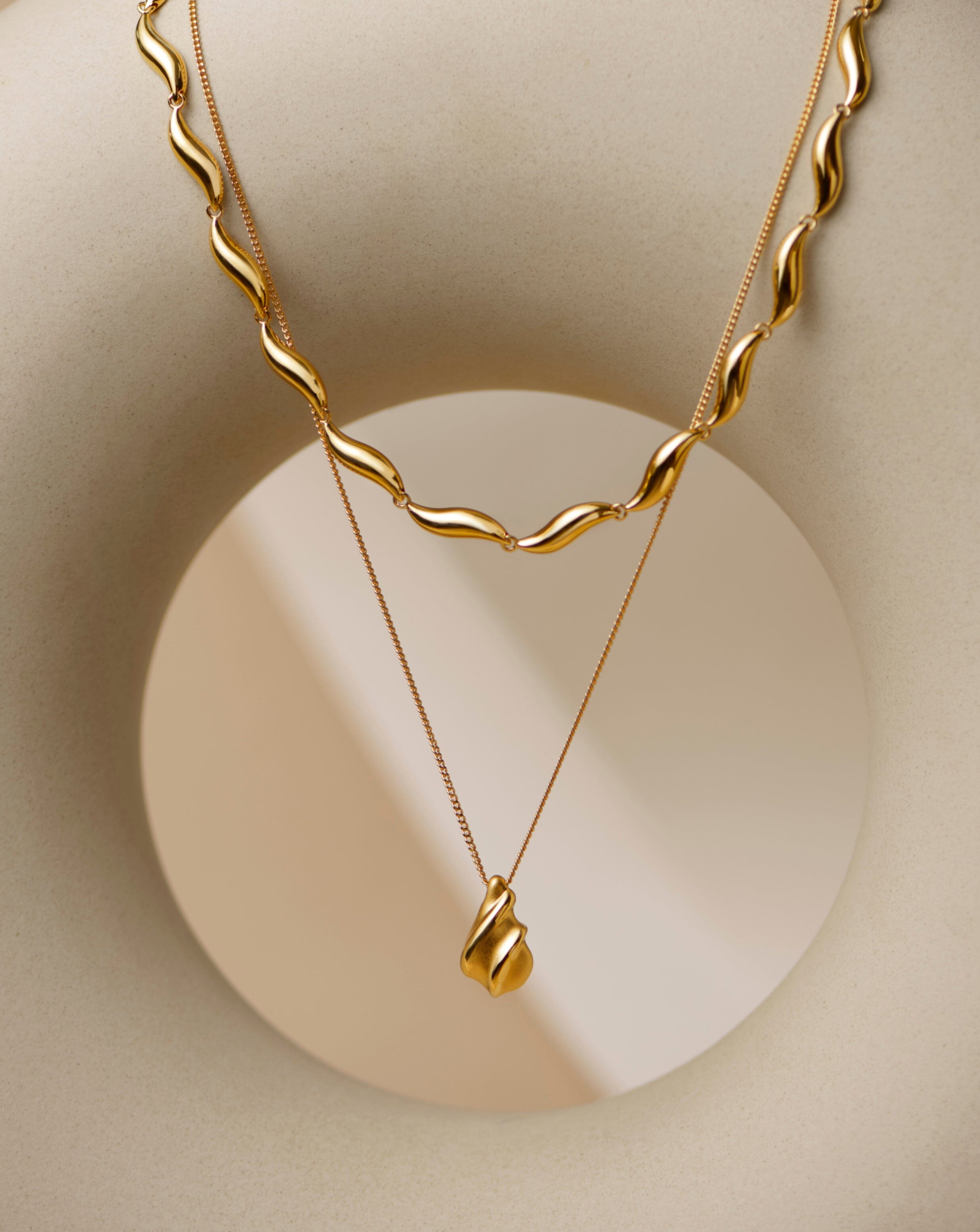 Savi Ridge Droplet Pendant Necklace | 18k Gold Plated