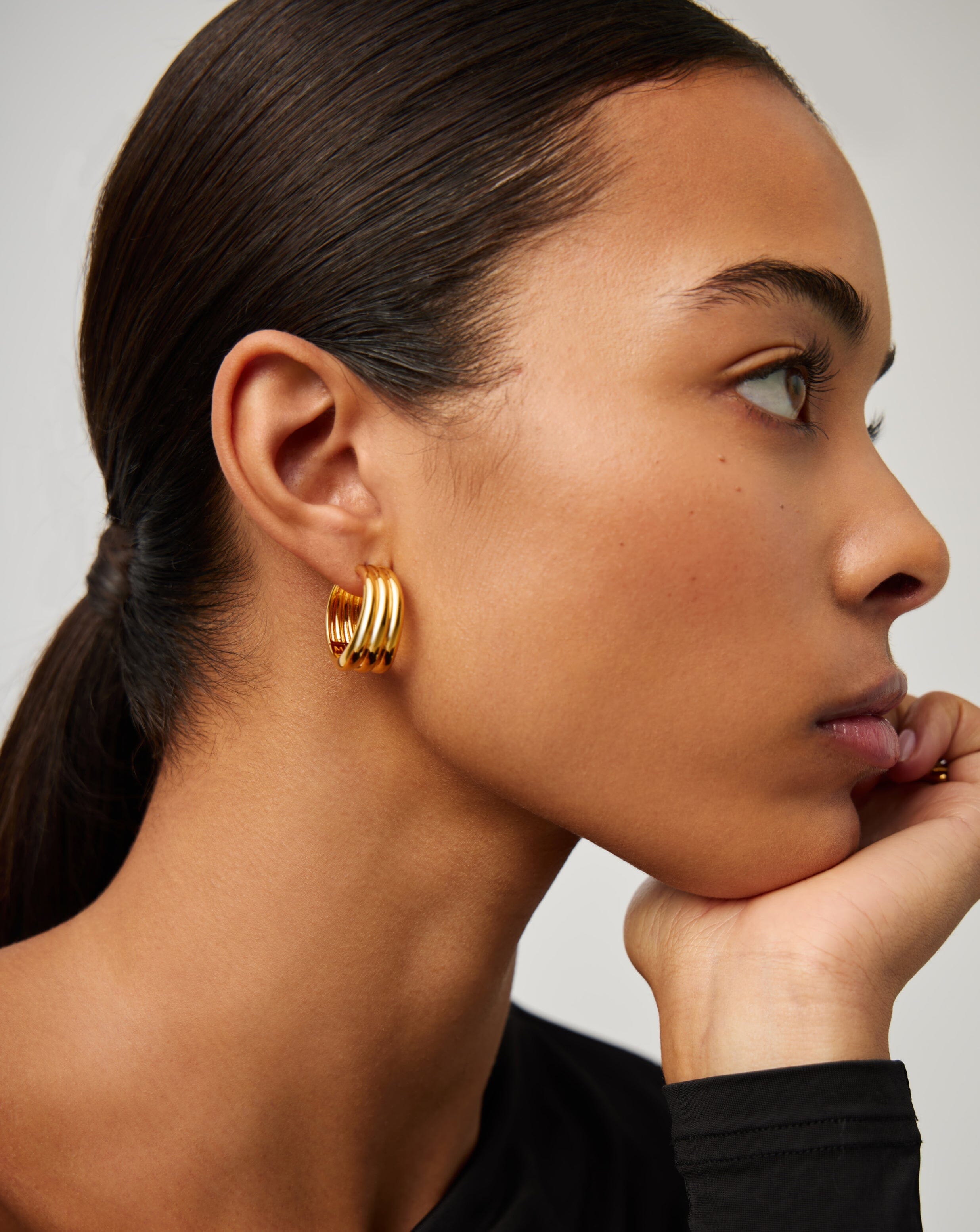 Savi Triple Ridge Medium Hoop Earrings | 18k Gold Plated