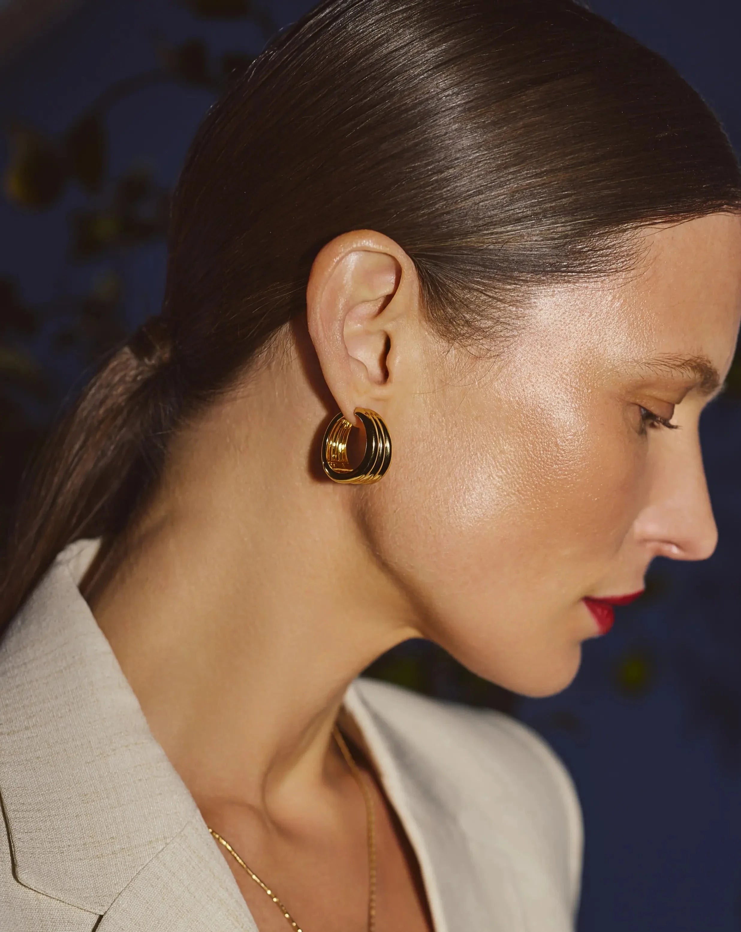 Savi Triple Ridge Medium Hoop Earrings | 18k Gold Plated