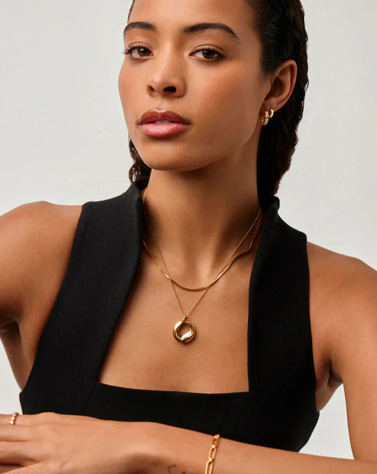 Sculptural Ridge Molten Pendant Necklace | 18k Gold Plated