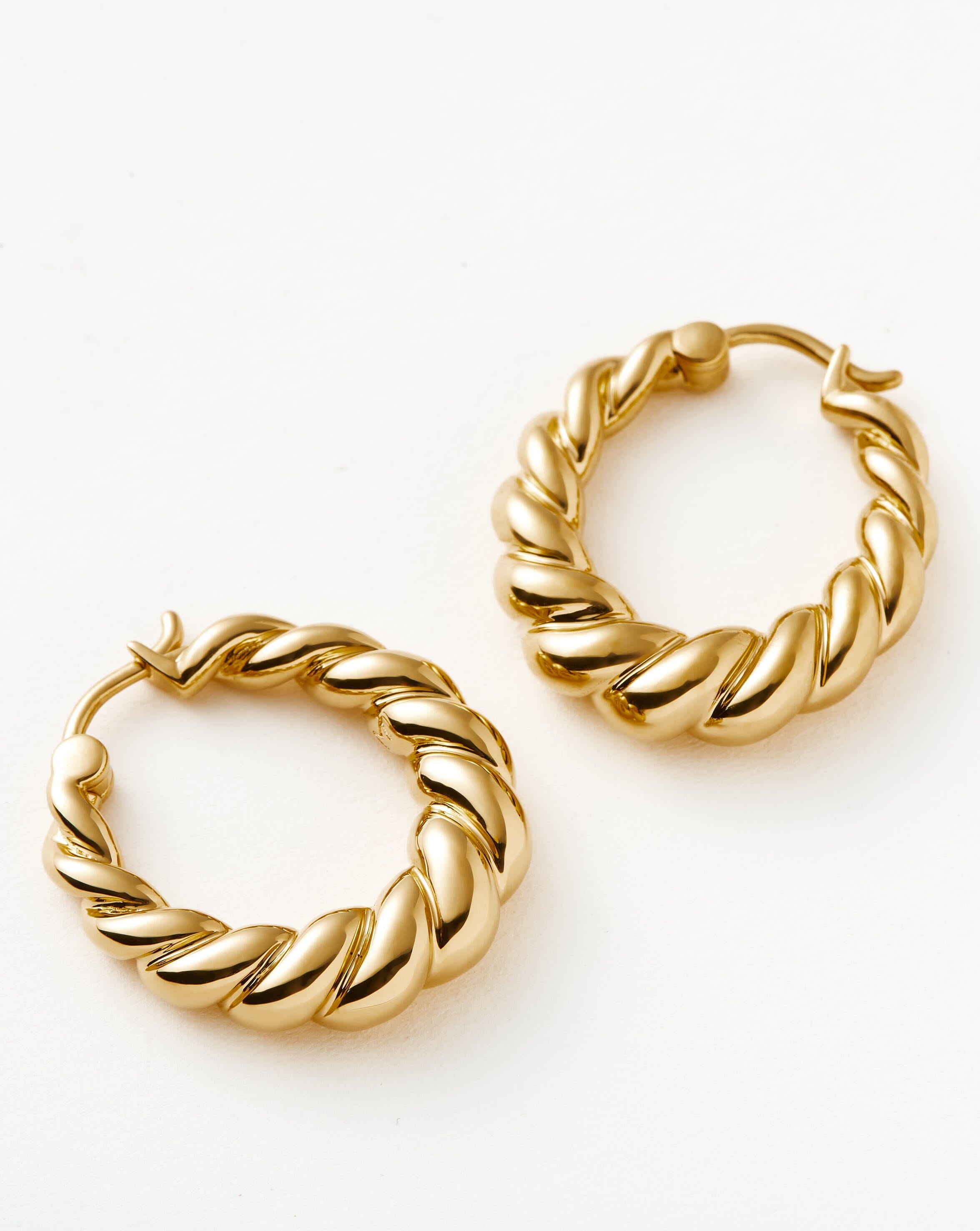Twisted Tidal Medium Hoop Earrings | 18k Gold Plated