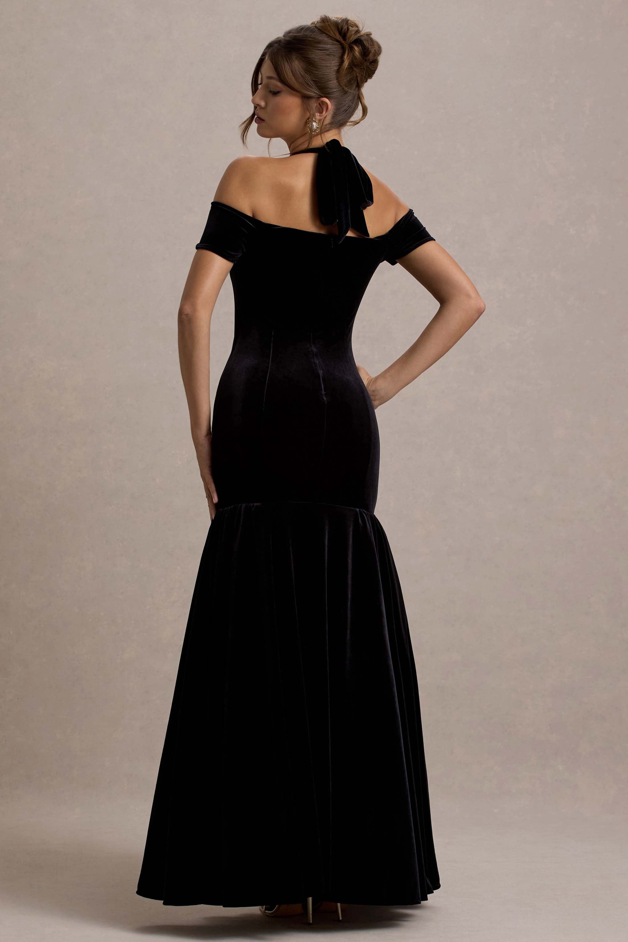 Nominee | Black Velvet Halter-Neck Maxi Dress